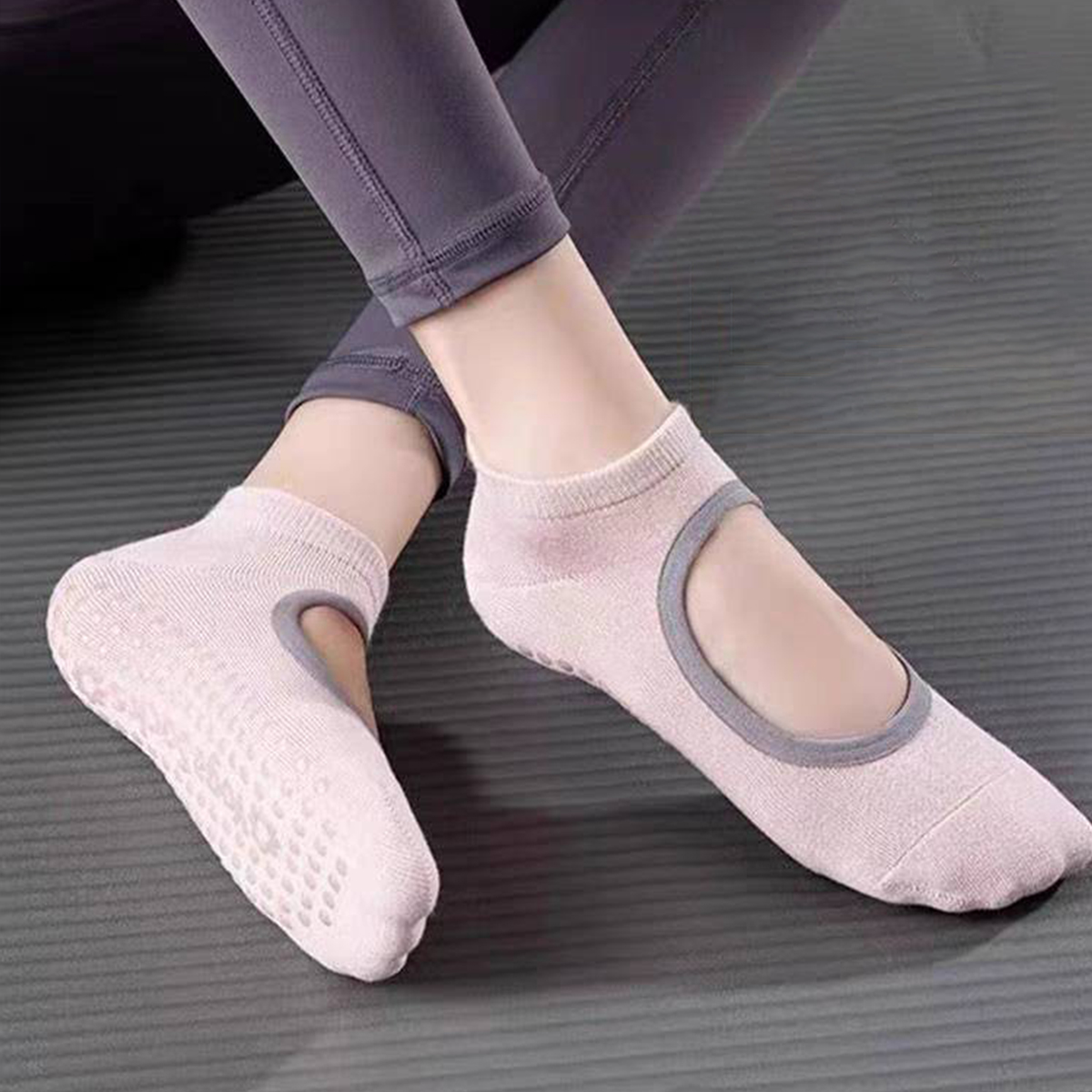 Non-Slip Yoga Socks for Women  - Pilates & Yoga With Harna recension och pris
